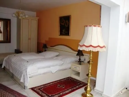 Haus Mooren, Garni Hotel Dusseldorf
