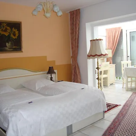 Haus Mooren, Garni Hotel Dusseldorf
