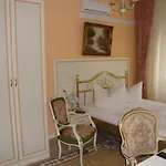 Haus Mooren, Garni