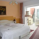 Haus Mooren, Garni Otel Düsseldorf