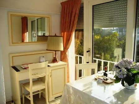 Haus Mooren, Garni 4* Дюссельдорф