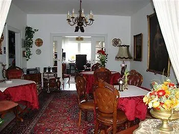 Haus Mooren, Garni